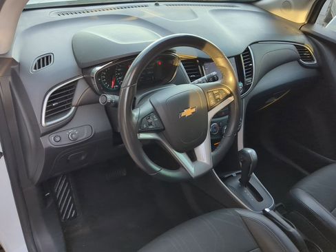 Used 2020 Chevrolet Trax LT w/ Driver Confidence Package image 11