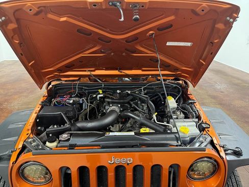 Used 2010 Jeep Wrangler Unlimited Sport image 83