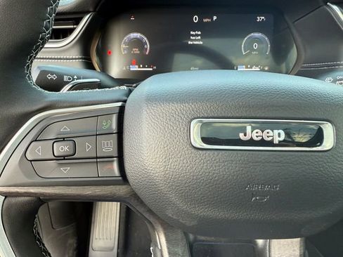 New 2025 Jeep Grand Cherokee Limited image 28