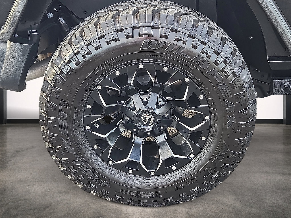 Used 2025 Jeep Wrangler Sport AWD/4WD image 7