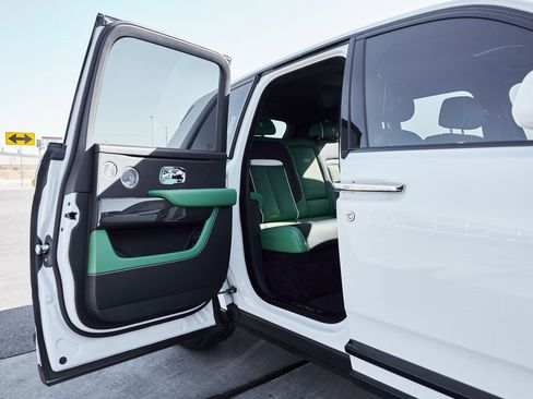 Used 2023 Rolls-Royce Cullinan Black Badge w/ Driver's Package image 27