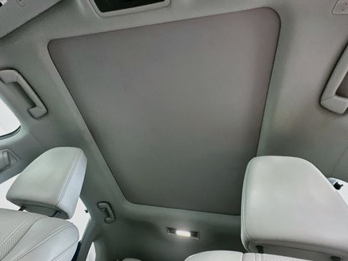 Used 2022 Lexus RX 450h AWD w/ Luxury Package image 26