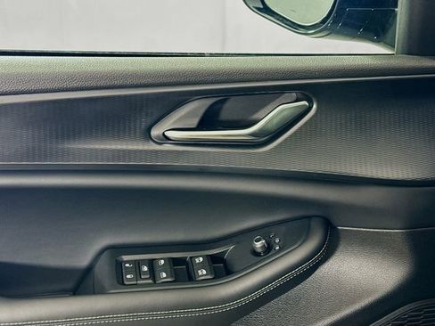 New 2025 Jeep Grand Cherokee Altitude image 17