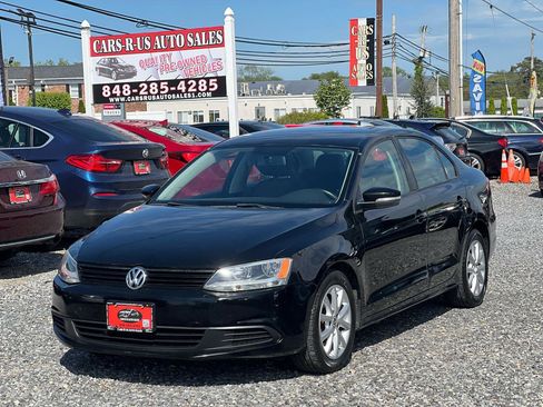 Used 2011 Volkswagen Jetta SE FWD image 2