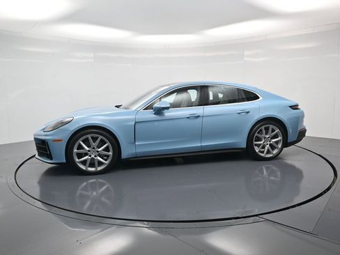 Used 2026 Porsche Panamera image 2
