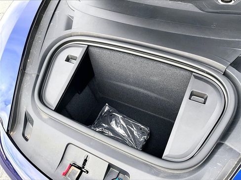 Used 2025 Porsche Taycan image 24