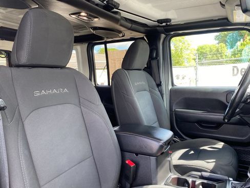 Used 2020 Jeep Wrangler Unlimited Sahara w/ Dual Top Group AWD/4WD image 18