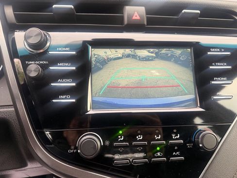 Used 2018 Toyota Camry LE FWD image 22