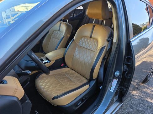 Used 2021 Nissan Sentra SV w/ SV Premium Package image 12