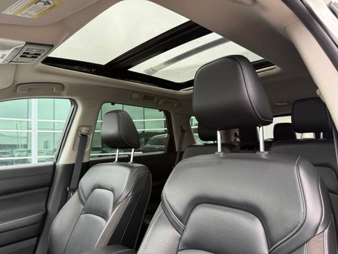 Used 2023 Nissan Pathfinder SL w/ SL Premium Package AWD/4WD image 11