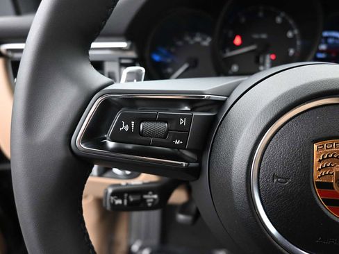 New 2026 Porsche Macan AWD/4WD image 9