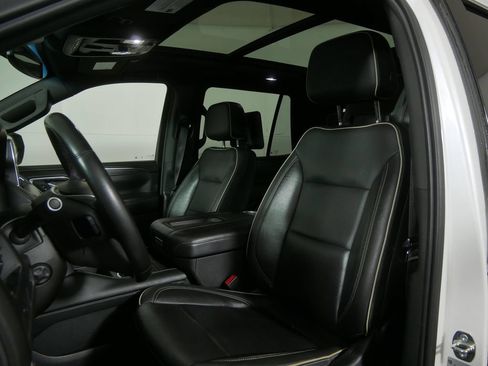 Used 2021 GMC Yukon SLT w/ SLT Premium Package AWD/4WD image 9