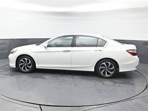 Used 2017 Honda Accord EX image 3