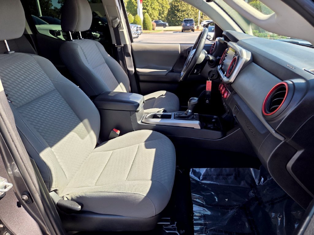 Used 2021 Toyota Tacoma SR5 RWD image 15