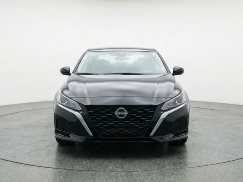Used 2025 Nissan Altima 2.5 SV FWD image 2