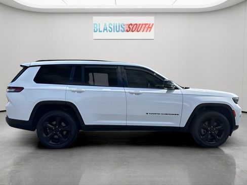 Used 2023 Jeep Grand Cherokee L Laredo AWD/4WD image 2