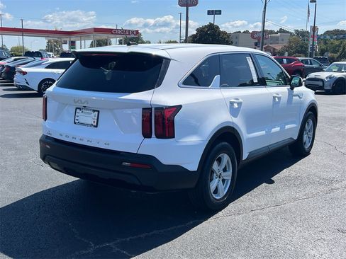Used 2022 Kia Sorento LX image 7