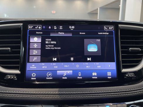 Used 2022 Chrysler Pacifica Touring-L image 21