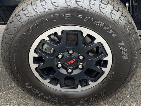 Certified 2025 Toyota Tacoma TRD Off-Road AWD/4WD image 34