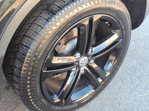 Used 2017 Volkswagen Touareg Wolfsburg Edition image 12