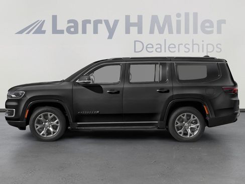 Used 2023 Jeep Wagoneer Series III w/ Premium Group I AWD/4WD image 6