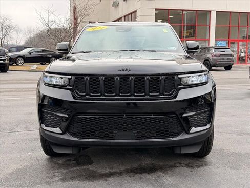 Used 2024 Jeep Grand Cherokee Altitude image 10