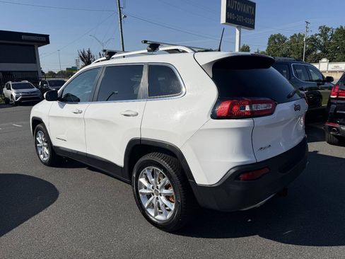 Used 2017 Jeep Cherokee Limited AWD/4WD image 6