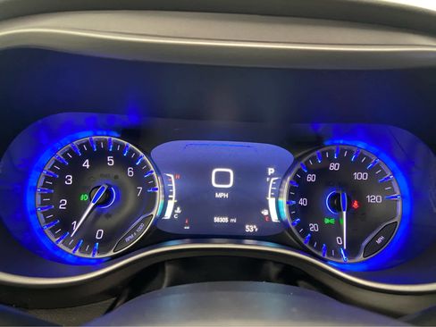 Used 2024 Chrysler Pacifica Touring-L image 23