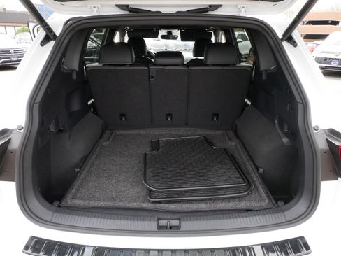 Certified 2024 Volkswagen Tiguan SE R-Line AWD/4WD image 18