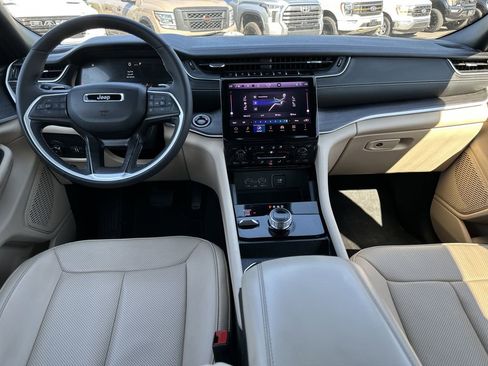 Certified 2025 Jeep Grand Cherokee Limited w/ Luxury Tech Group II AWD/4WD image 10