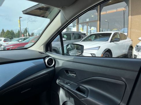 Used 2025 Nissan Versa SV image 35