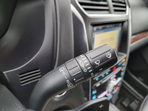 Used 2018 Ford Explorer Platinum image 17