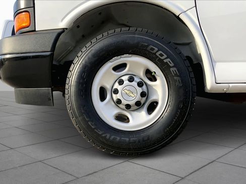 Used 2022 Chevrolet Express 2500 w/ Driver Convenience Package image 8