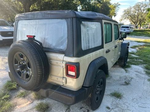 Used 2022 Jeep Wrangler Unlimited Sport AWD/4WD image 4