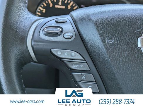 Used 2018 Nissan Pathfinder SV image 20