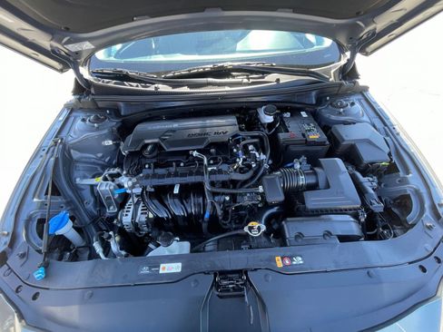 Used 2025 Hyundai Elantra Limited image 35