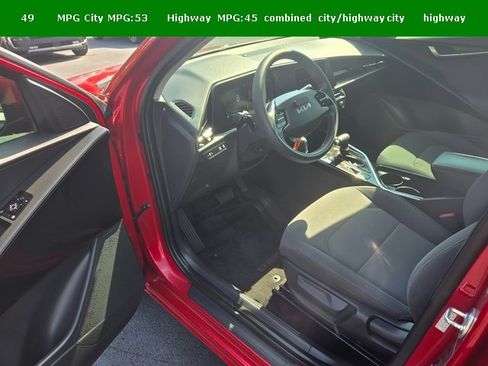 Used 2024 Kia Niro LX image 4