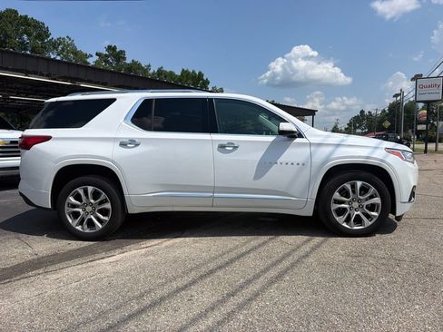 Used 2020 Chevrolet Traverse Premier FWD image 4