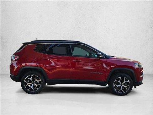 Used 2025 Jeep Compass Limited AWD/4WD image 4