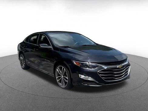 Used 2023 Chevrolet Malibu LT w/ Driver Confidence Package FWD image 2