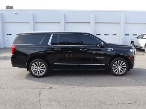 Used 2022 GMC Yukon XL Denali AWD/4WD image 11