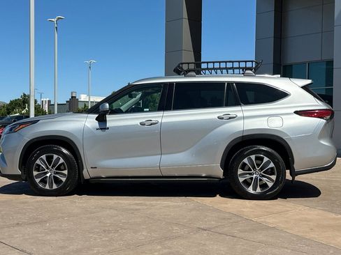 Used 2020 Toyota Highlander XLE AWD/4WD image 7