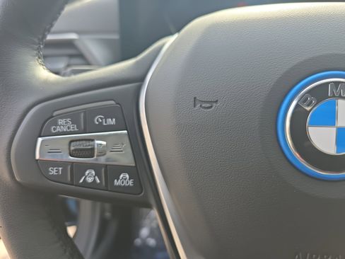 Used 2022 BMW i4 eDrive40 image 16