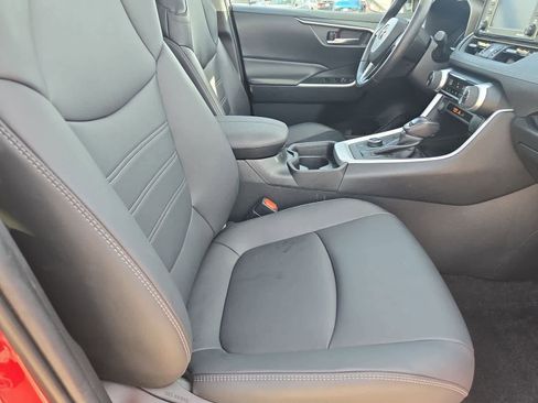 Used 2021 Toyota RAV4 XLE Premium image 23