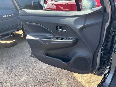 Used 2025 Nissan Versa SV FWD image 18