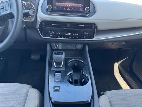 Used 2023 Nissan Rogue SV image 15