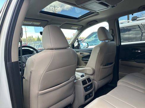 Used 2019 Honda Pilot Touring image 17