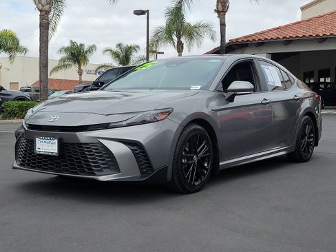 Used 2025 Toyota Camry SE w/ Convenience Package FWD image 5