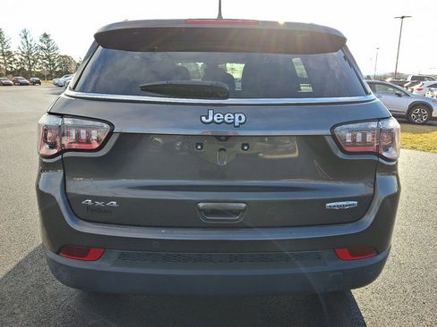 Used 2018 Jeep Compass Latitude w/ Popular Equipment Group image 6