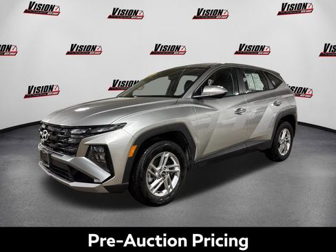 Used 2025 Hyundai Tucson SE AWD/4WD image 1
